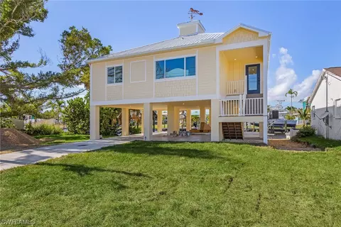 2291 Oleander St, Saint James City, FL 33956