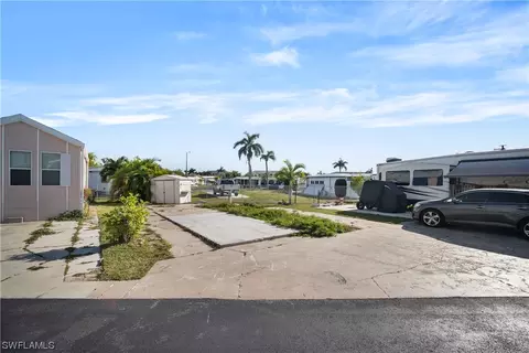 11071 Sunglow Ln, Fort Myers, FL 33908