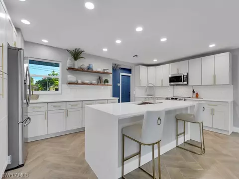1221 SE 43rd Ter, Cape Coral, FL 33904