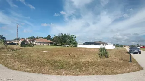 2127 NE 40th St, Cape Coral, FL 33909