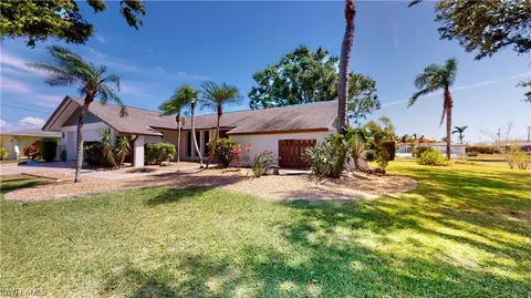 716 SE 44th St, Cape Coral, FL 33904
