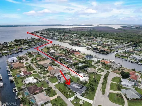 5308 Baypoint Ct, Cape Coral, FL 33904