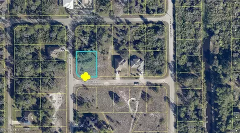 871 Sunflower Ct, Lehigh Acres, FL 33974