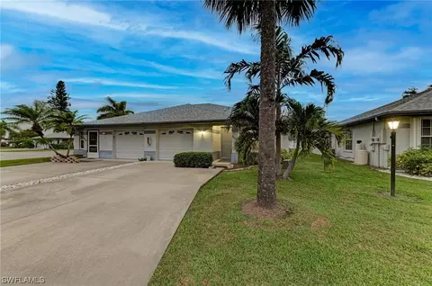 10626 Windsmont Ct, Lehigh Acres, FL 33936