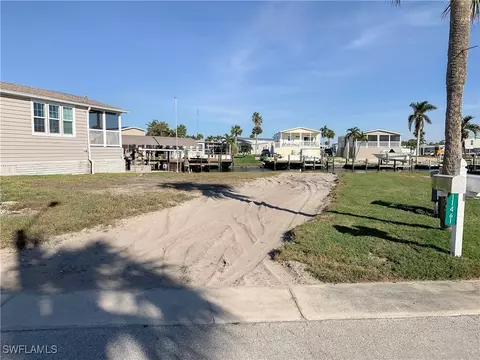 11461 Dogwood Ln, Fort Myers Beach, FL 33931