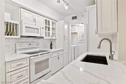 8851 Colonnades Ct W #133, Bonita Springs, FL 34135
