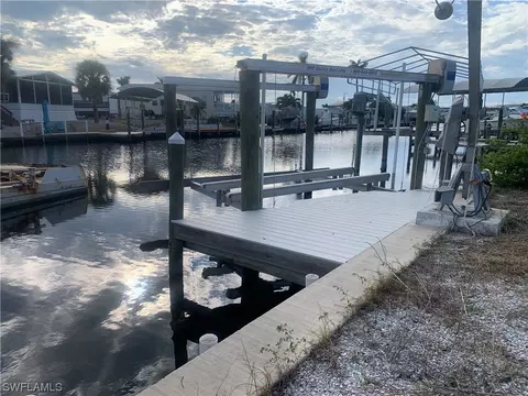 3781 Blueberry Ln, Saint James City, FL 33956