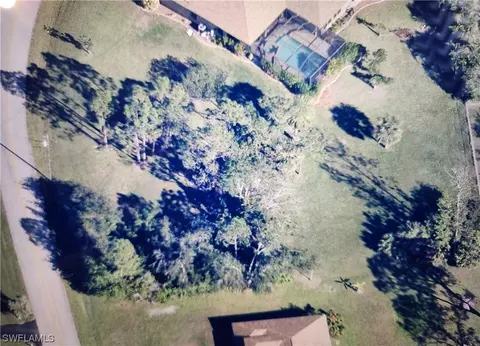 1711 W Court Pl, Alva, FL 33920