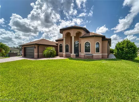3921 32nd St SW, Lehigh Acres, FL 33976