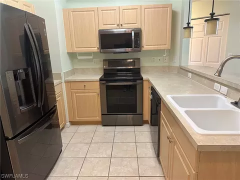 1083 Winding Pines Cir #201, Cape Coral, FL 33909