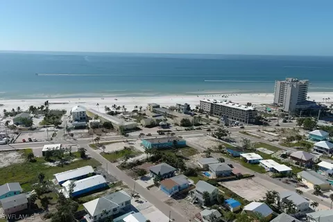 125 Mango St, Fort Myers Beach, FL 33931
