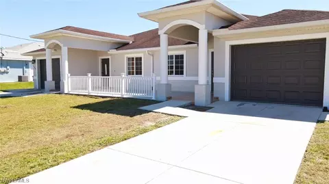 152-154 Pullman St, Lehigh Acres, FL 33974