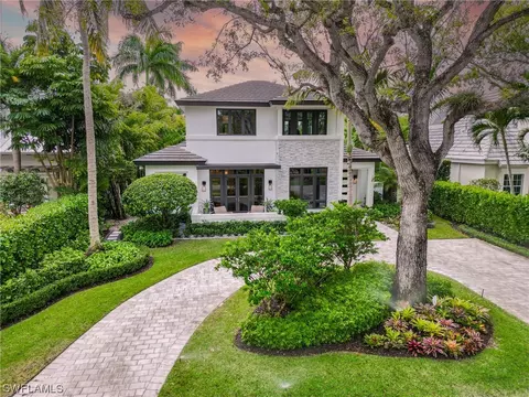 336 1st Ave N, Naples, FL 34102