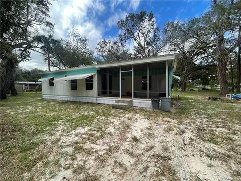1251 Mohawk Ave, Labelle, FL 33935 photo 2