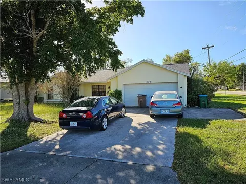 902 SE 17th Ter, Cape Coral, FL 33990