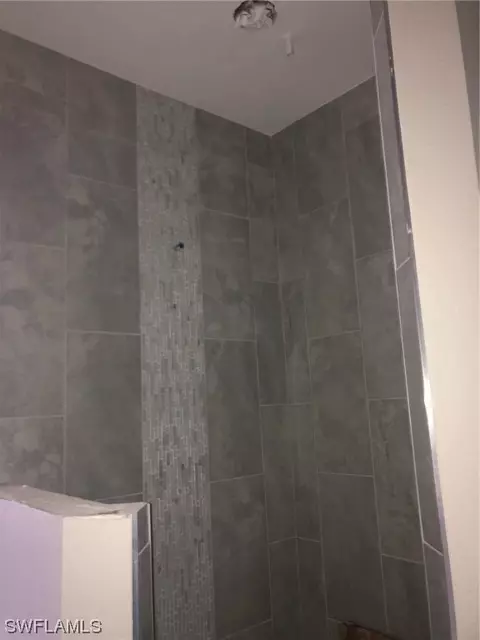 Bath - 8035 Sandy Cir, Labelle, FL 33935 photo 6 of 7