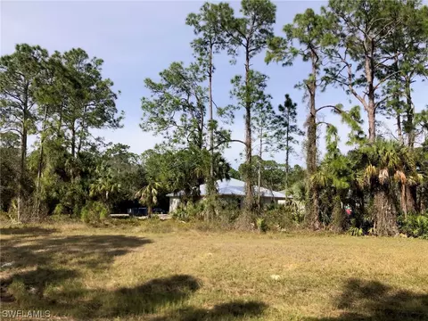 Exterior - 8035 Sandy Cir, Labelle, FL 33935 photo 5 of 11