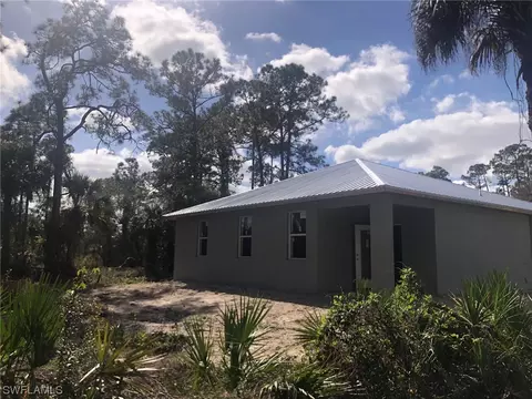 Exterior - 8035 Sandy Cir, Labelle, FL 33935 photo 4 of 11