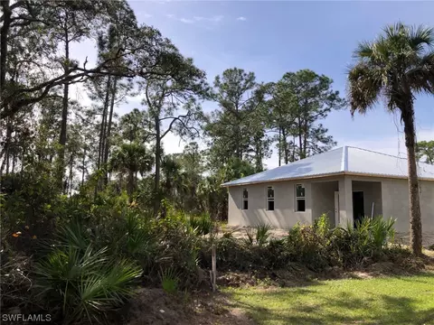 Exterior - 8035 Sandy Cir, Labelle, FL 33935 photo 7 of 11