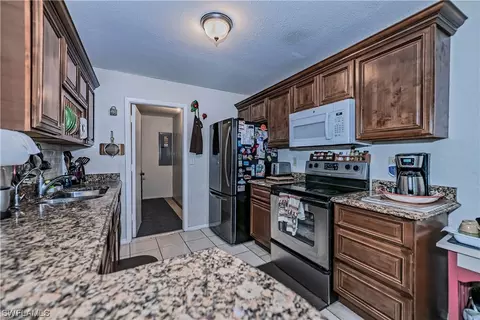 4002 Rye Ct, Labelle, FL 33935 photo 10