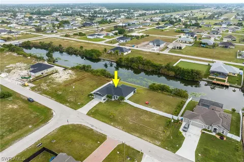 2225 NE 5th Pl, Cape Coral, FL 33909