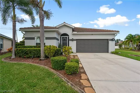 11194 Lakeland Cir, Fort Myers, FL 33913