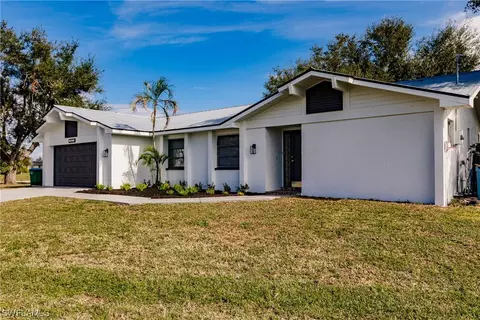902 NE 12th Ter, Cape Coral, FL 33909