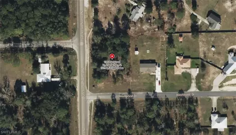 100 Westwood Dr, Interlachen, FL 32148