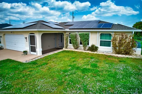 2041 NE 25th St, Cape Coral, FL 33909