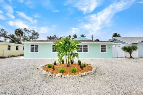 191 Hibiscus Dr, Fort Myers Beach, FL 33931