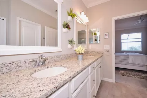 Bath - 3661 E Hampton Cir, Alva, FL 33920 photo 3 of 7