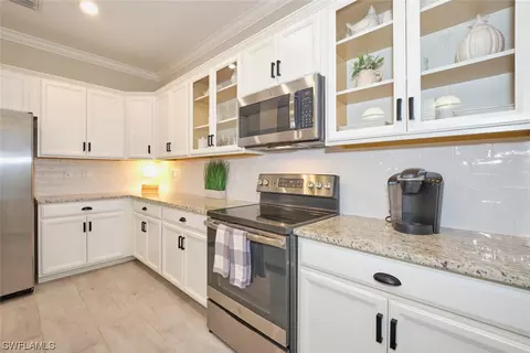 Kitchen - 3661 E Hampton Cir, Alva, FL 33920 photo 2 of 3
