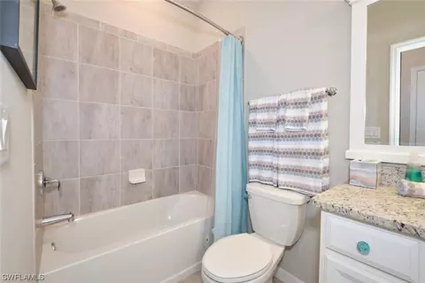 Bath - 3661 E Hampton Cir, Alva, FL 33920 photo 6 of 7