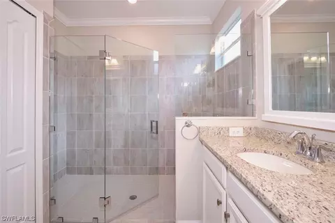 Bath - 3661 E Hampton Cir, Alva, FL 33920 photo 2 of 7