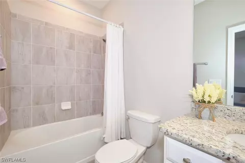 Bath - 3661 E Hampton Cir, Alva, FL 33920 photo 4 of 7