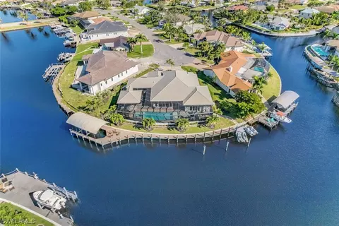 6642 Joanna Cir, Fort Myers, FL 33919