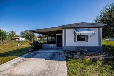 307 Oakmont Ave NW, Moore Haven, FL 33471