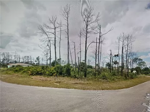 370 Cratsley Ave S, Lehigh Acres, FL 33974