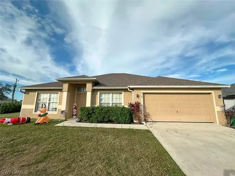 816 NE 6th Pl, Cape Coral, FL 33909
