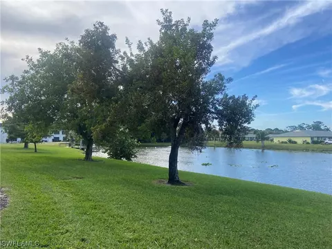 6852 Sandtrap Dr #3, Fort Myers, FL 33919