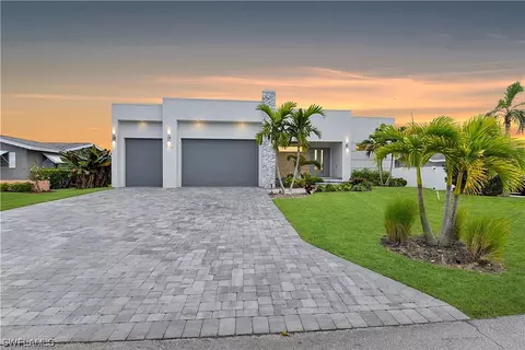 5117 Avalon Dr, Cape Coral, FL 33904