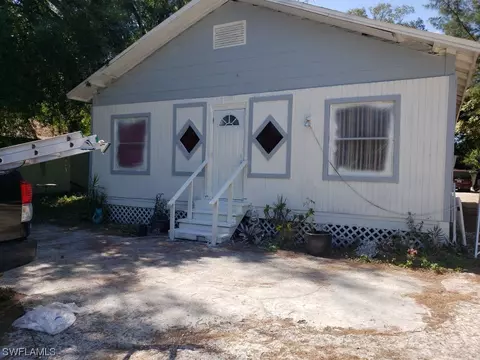 3820 Washington Ave, Fort Myers, FL 33916