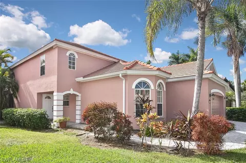 9851 Las Casas Dr, Fort Myers, FL 33919