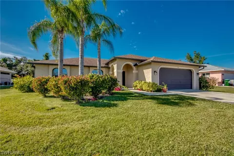 202 NE 10th Pl, Cape Coral, FL 33909