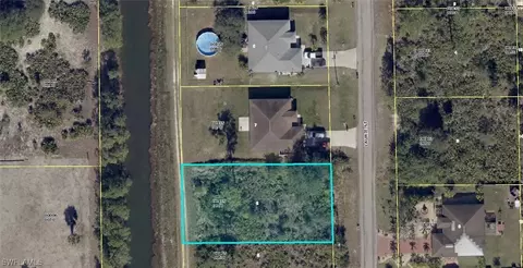 1821 Laurie St, Lehigh Acres, FL 33972