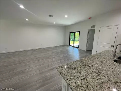 1182 E Benbow Cir, Labelle, FL 33935 photo 5
