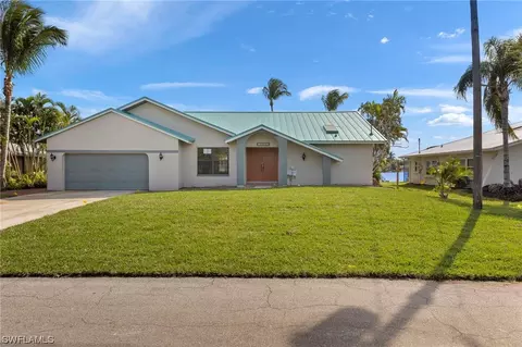 15657 Candle Dr, Fort Myers, FL 33908