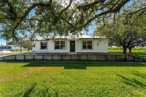 1140 Sealey Rd, Moore Haven, FL 33471
