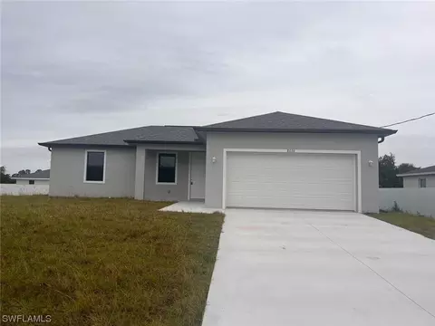 8036 Oakleaf Cir, Labelle, FL 33935
