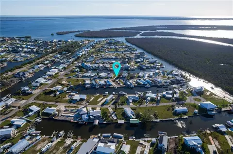 3875 Phoenix Dr, Saint James City, FL 33956